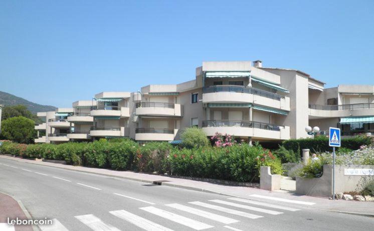 Studio De 27 M² + 70 M² De Jardin A 100 M Des Plages Кавалер-сюр-Мер Екстер'єр фото